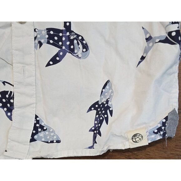 Free Planet Boys Shark Print Short Sleeve Button-Up Shirt Sz 8 White & Navy Blue - Picture 3 of 8